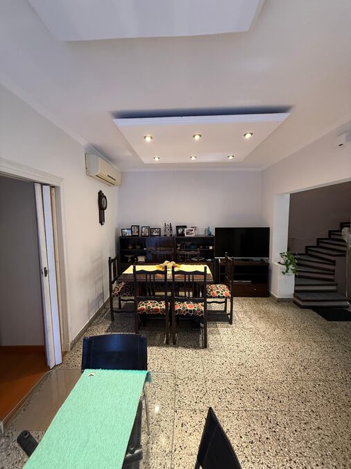Casa amplia con cochera y quincho