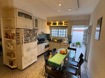 Casa amplia con cochera y quincho