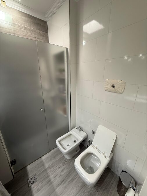 Casa amplia con cochera y quincho
