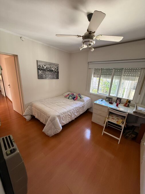 Casa amplia con cochera y quincho