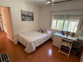 Casa amplia con cochera y quincho
