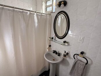 Casa amplia con cochera y quincho
