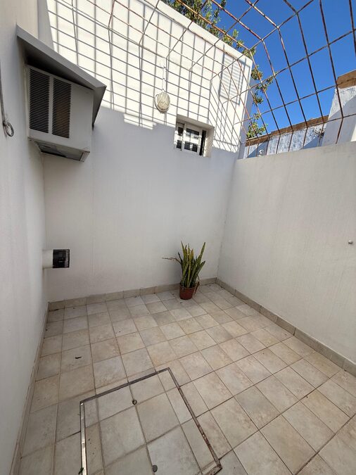 Casa amplia con cochera y quincho
