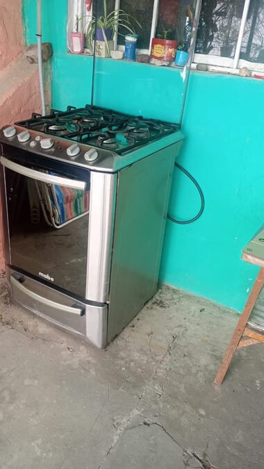 Cocina "MABE", 4 Hornalllas con Horno. Excelente Estado!