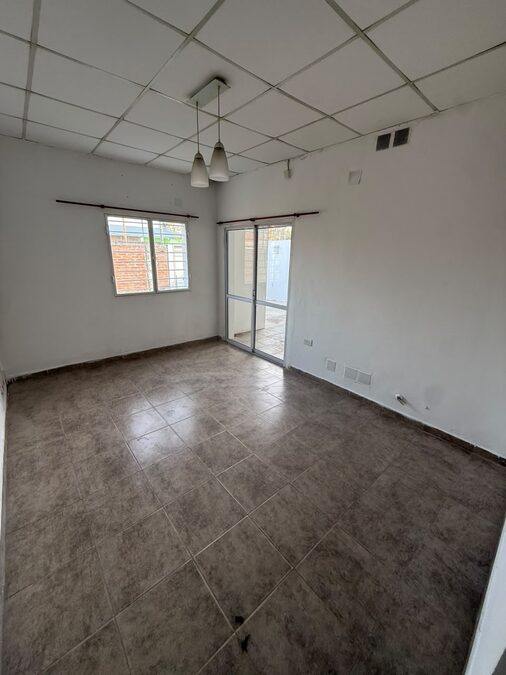 Casa en VENTA /ALQUILER, zona Garrigó y Crisólogo Larralde