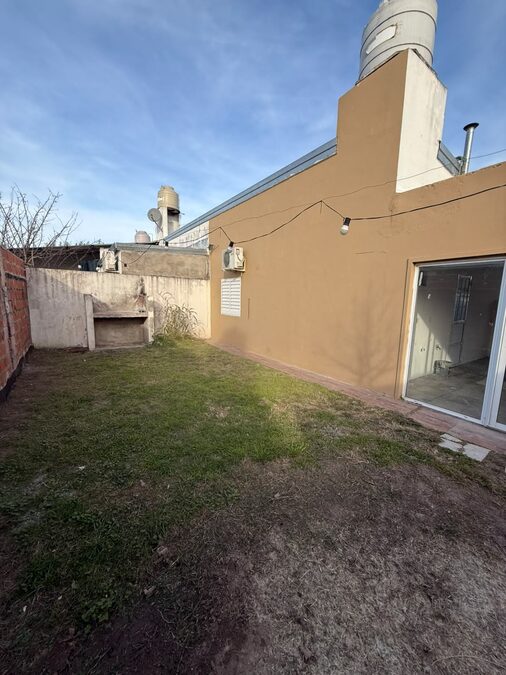 Casa en VENTA /ALQUILER, zona Garrigó y Crisólogo Larralde