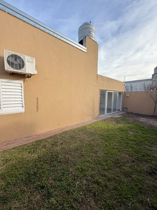 Casa en VENTA /ALQUILER, zona Garrigó y Crisólogo Larralde