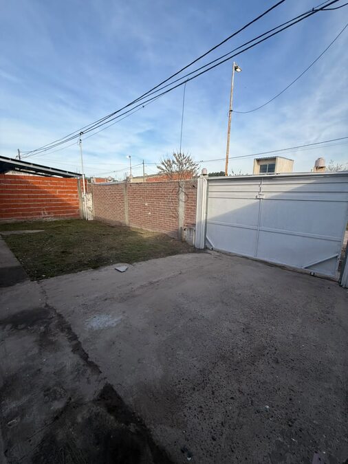 Casa en VENTA /ALQUILER, zona Garrigó y Crisólogo Larralde