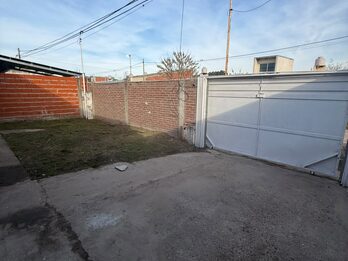 Casa en VENTA /ALQUILER, zona Garrigó y Crisólogo Larralde