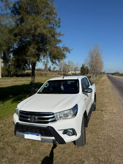 VENDO TOYOTA HILUX SRV 4x2