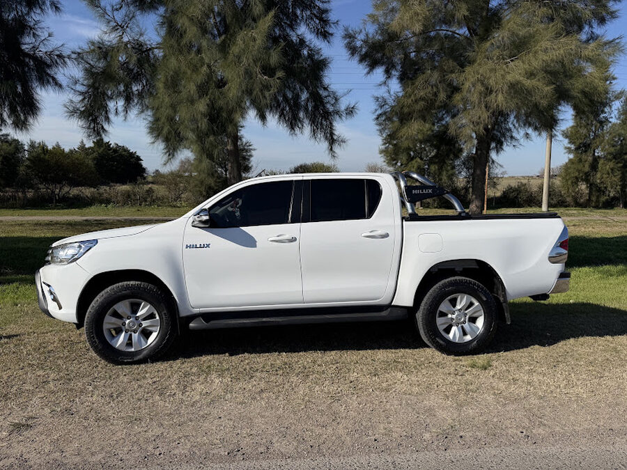 VENDO TOYOTA HILUX SRV 4x2