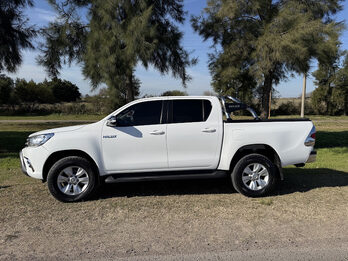 VENDO TOYOTA HILUX SRV 4x2