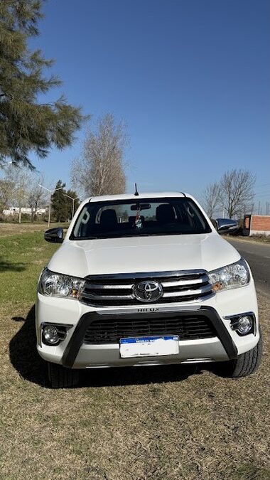 VENDO TOYOTA HILUX SRV 4x2