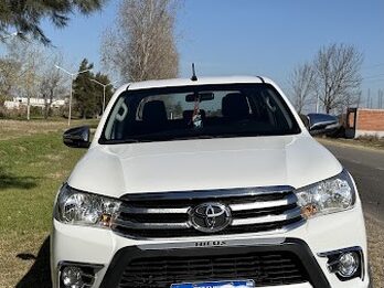VENDO TOYOTA HILUX SRV 4x2