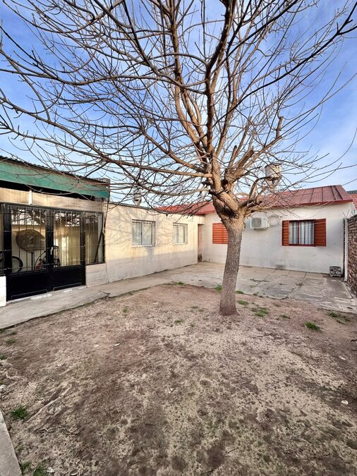 Casa + local en Venta, Zona Almirante Brown y Crespo.