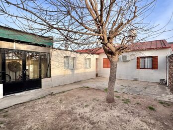 Casa + local en Venta, Zona Almirante Brown y Crespo.