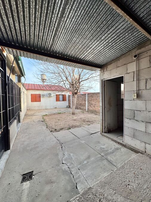Casa + local en Venta, Zona Almirante Brown y Crespo.