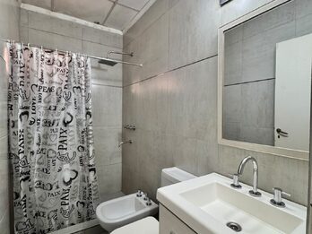 Casa + local en Venta, Zona Almirante Brown y Crespo.