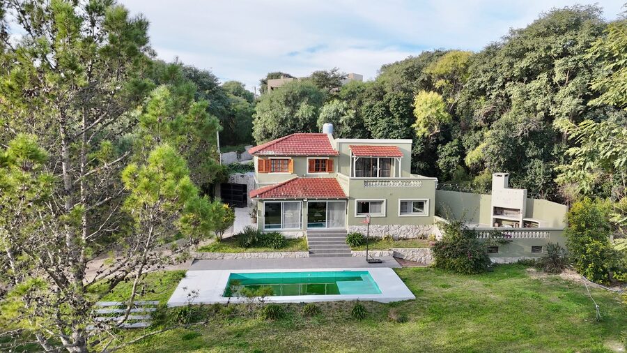🏡 Casa 4 dorm | Piscina | 1.033 m² – Zona La Toma
