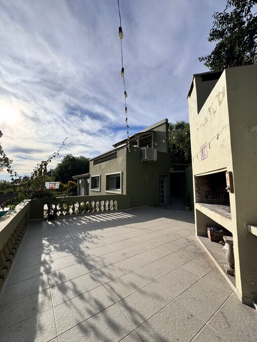 🏡 Casa 4 dorm | Piscina | 1.033 m² – Zona La Toma