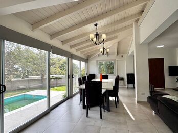 🏡 Casa 4 dorm | Piscina | 1.033 m² – Zona La Toma