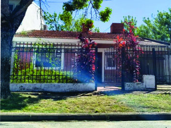 VENDO CASA, 3 DORMITORIOS –EXCELENTE UBICACIÓN