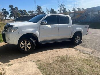 Toyota Hilux srv 3.0 modelo 2010 con cuero