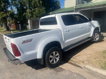 Toyota Hilux srv 3.0 modelo 2010 con cuero