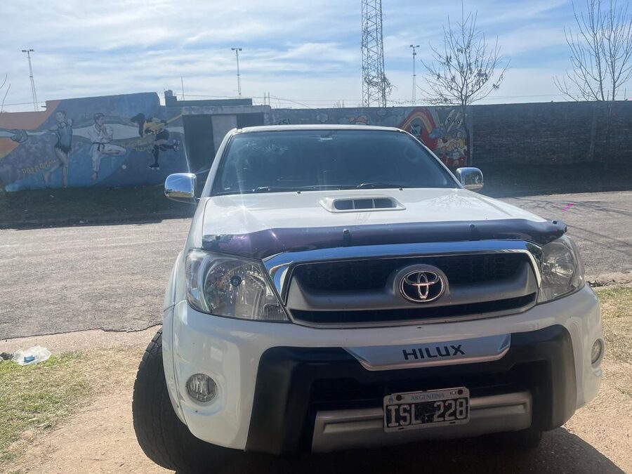 Toyota Hilux srv 3.0 modelo 2010 con cuero