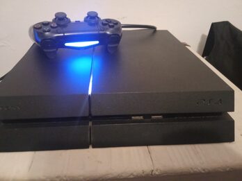 Play 4 + 1 joystick + juegos