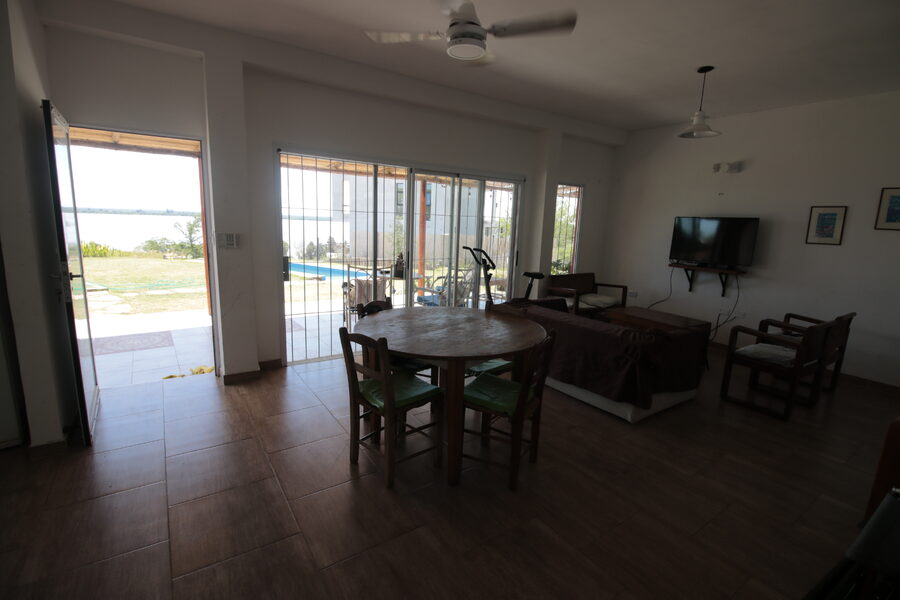 Casa quinta con pileta y vista al río