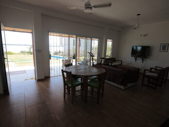 Casa quinta con pileta y vista al río