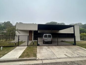 EXCLUSIVA CASA EN VENTA BARRIO PRIVADO PUERTO URQUIZA