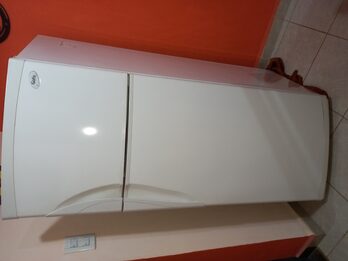 Heladera con freezer Gafa