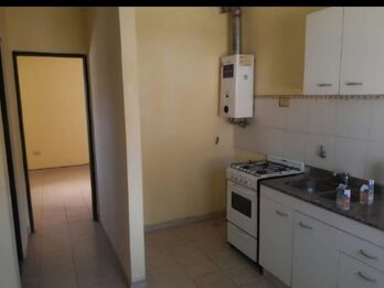 Part. Alquila Departamento 1 dormitorio céntrico.