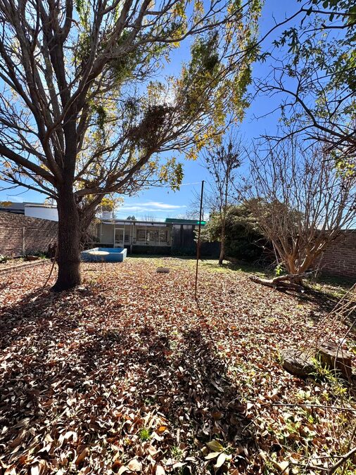 🏡 ¡CASA SÓLIDA Y AMPLIA CON GRAN TERRENO! ✨