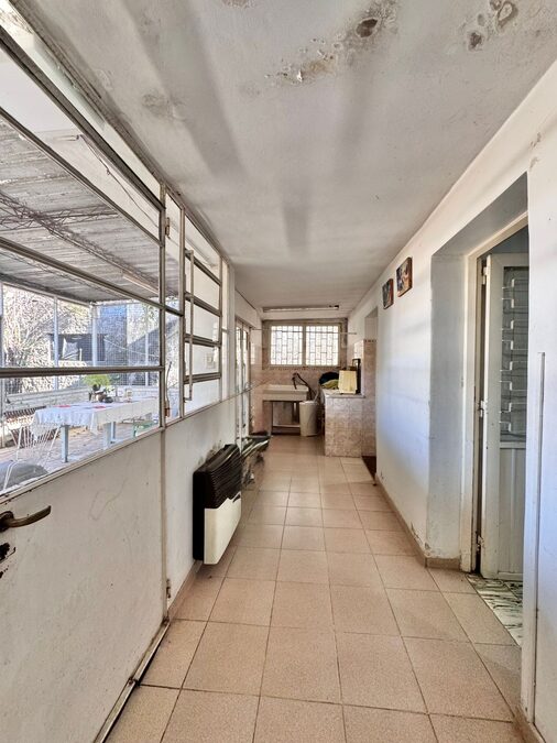 🏡 ¡CASA SÓLIDA Y AMPLIA CON GRAN TERRENO! ✨