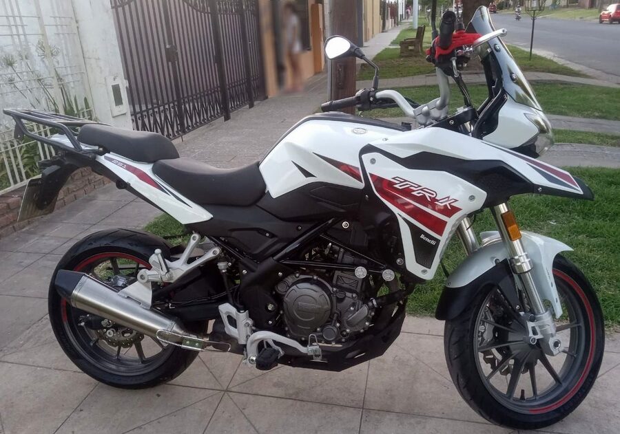 LIQUIDO BENELLI TRK 251, 2021 con sólo 9.000 kms!