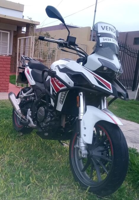 LIQUIDO BENELLI TRK 251, 2021 con sólo 9.000 kms!