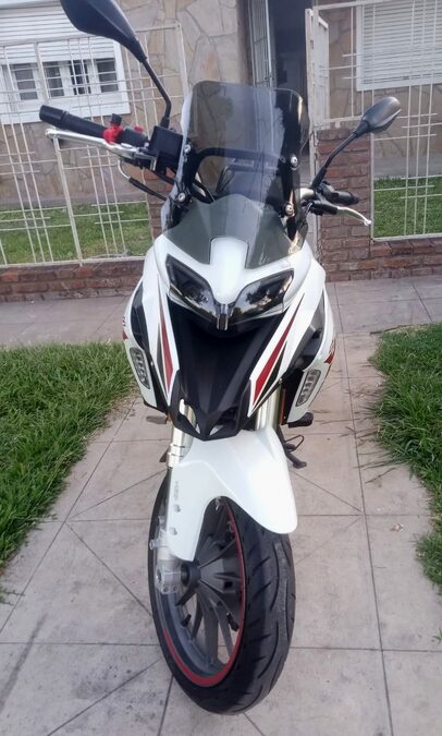 LIQUIDO BENELLI TRK 251, 2021 con sólo 9.000 kms!