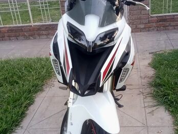 LIQUIDO BENELLI TRK 251, 2021 con sólo 9.000 kms!