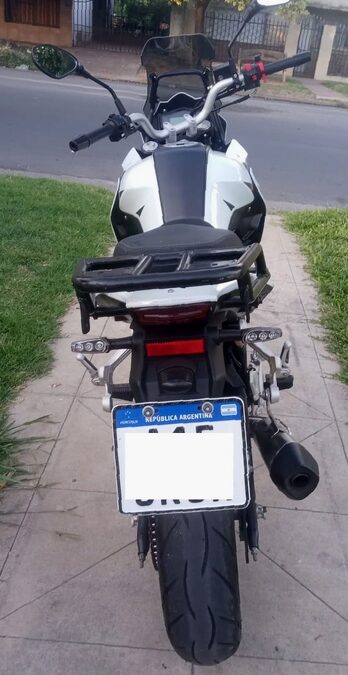 LIQUIDO BENELLI TRK 251, 2021 con sólo 9.000 kms!