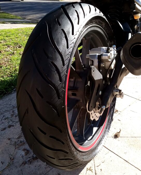 LIQUIDO BENELLI TRK 251, 2021 con sólo 9.000 kms!