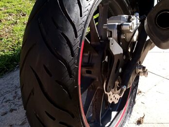 LIQUIDO BENELLI TRK 251, 2021 con sólo 9.000 kms!