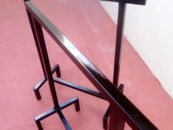 EXCELENTE TABLÓN PARA QUINCHO C/CABALLETES METÁLICOS