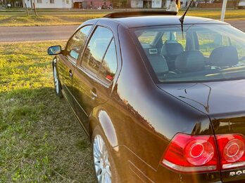 Bora 1.8 Cuero / Nogal 2008