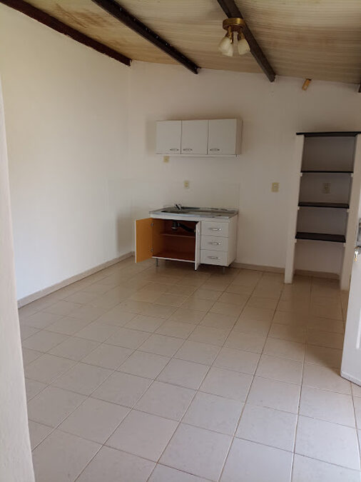 ALQUILO CASA DE UN DORMITORIO EN CALLE CAPUTTO