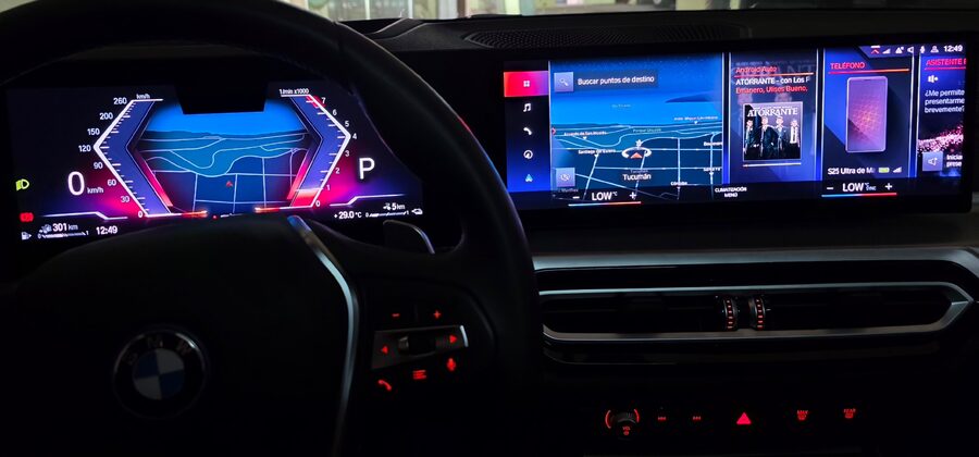 BMW 330e es un sedán híbrido enchufable con un motor nafta y un motor eléctrico, que generan 292 CV aceleración de 0 a 100 km/h en 5.8 segundos