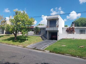 VENDO GRAN CASA CALLE GARRIGO, PARANA