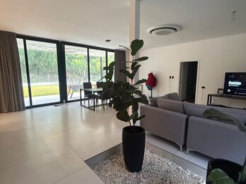 Casa 3 dormitorios con amplio jardín, Barrio Puerto Urquiza.